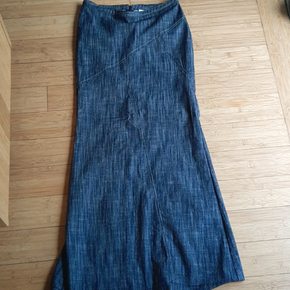 H&M long fitted skirt with slit size 6